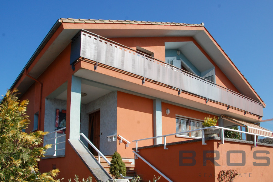 CHALET AVEC JARDIN, ASCENSEUR ET VUES DÉGAGÉES DANS LE QUARTIER RÉSIDENTIEL DE LES FONTS – BATET (OLOT)