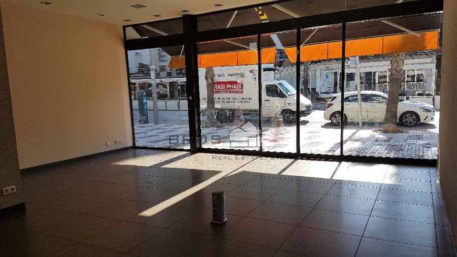 LOCAL COMERCIAL EN LA AVENIDA PRINCIPAL